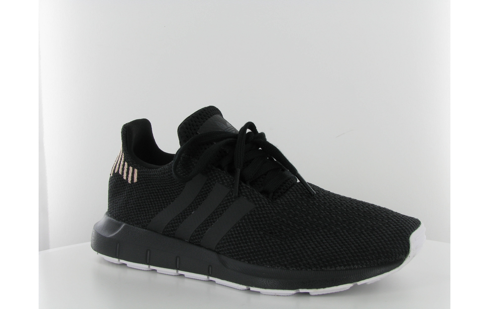 adidas swift run noir